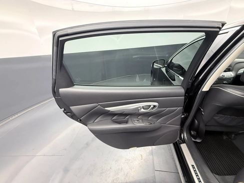 Used 2017 INFINITI Q70 L 3.7 AWD/4WD image 25