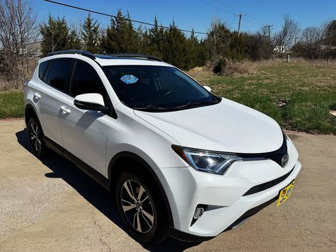 Used 2017 Toyota RAV4 XLE image 1