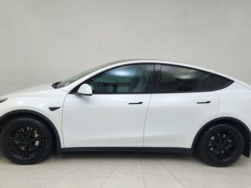 Used 2021 Tesla Model Y Long Range image 10