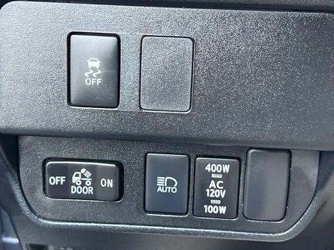 Used 2020 Toyota Tacoma TRD Off-Road w/ Technology Package AWD/4WD image 31