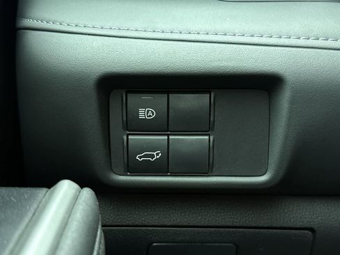 Used 2023 Toyota Highlander LE AWD/4WD image 22