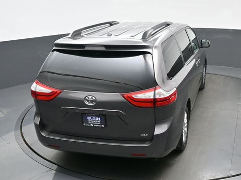 Used 2017 Toyota Sienna Limited Premium image 38