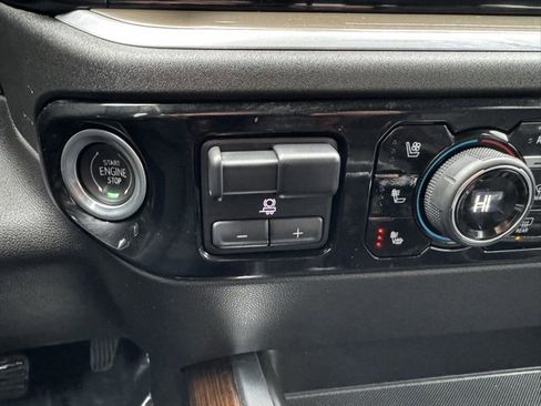 Certified 2022 Chevrolet Silverado 1500 High Country w/ Technology Package image 17