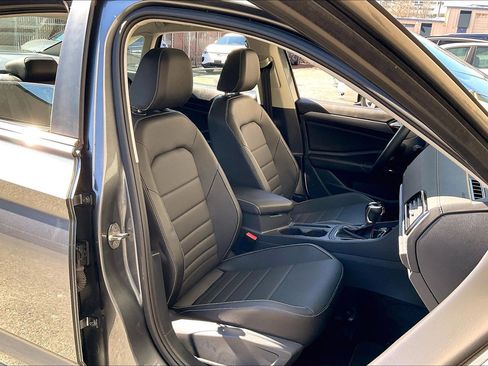 Certified 2024 Volkswagen Jetta SE w/ Panoramic Sunroof Package image 6