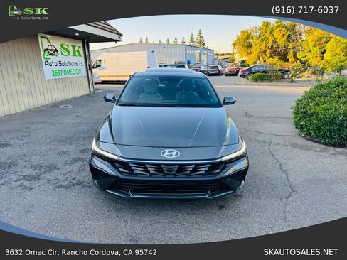 Used 2024 Hyundai Elantra Limited FWD image 2