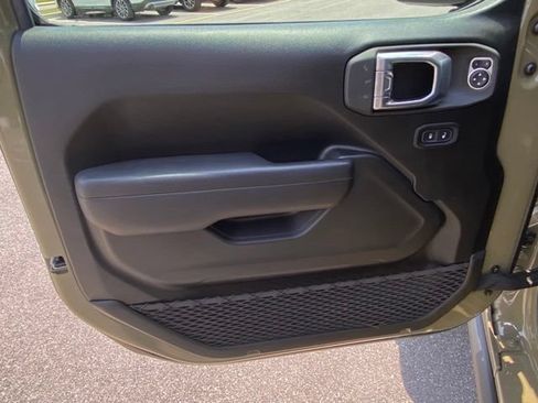 Used 2026 Jeep Gladiator Mojave AWD/4WD image 10