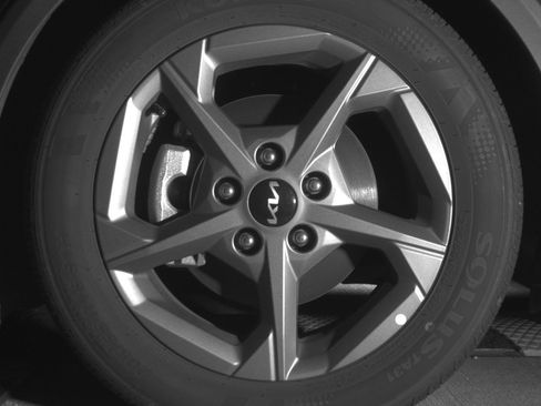 Used 2025 Kia K4 LXS image 12