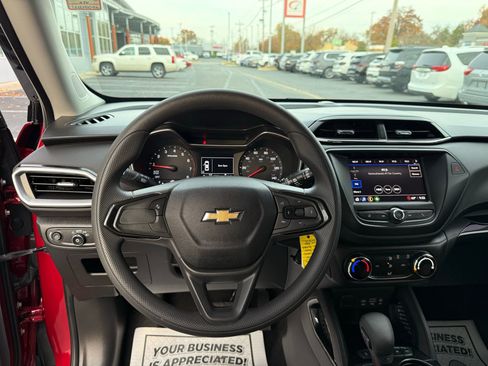 Used 2021 Chevrolet TrailBlazer LS image 47