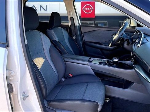 Used 2021 Nissan Rogue SV image 26