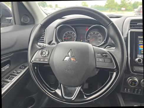 Used 2025 Mitsubishi Outlander Sport AWD image 16