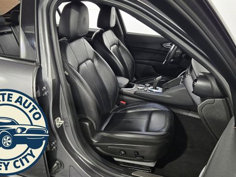 Used 2022 Alfa Romeo Giulia Ti image 32