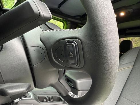 New 2025 Jeep Gladiator Sport image 15