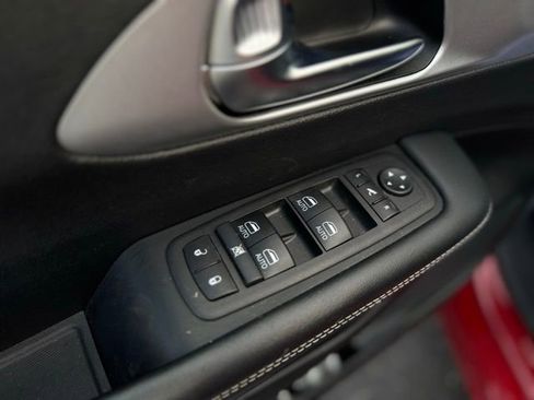 Certified 2025 Chrysler Pacifica Limited image 16