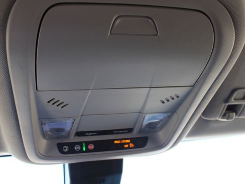 Used 2023 GMC Terrain SLE w/ Driver Convenience Package image 29