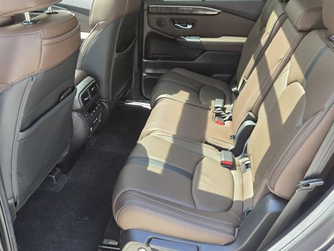Used 2023 Honda Pilot Elite image 12
