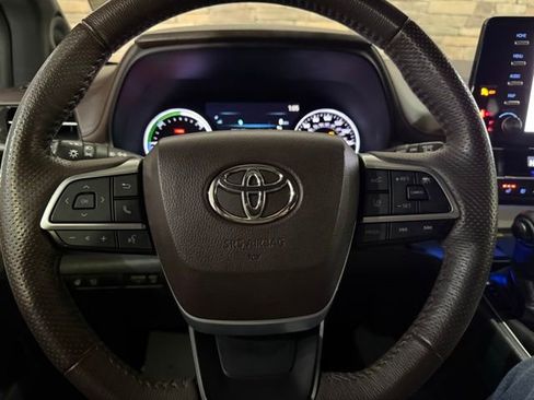 Used 2021 Toyota Sienna Platinum image 16