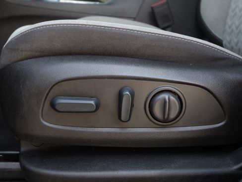 Used 2023 Chevrolet Equinox LS w/ LS Convenience Package FWD image 16
