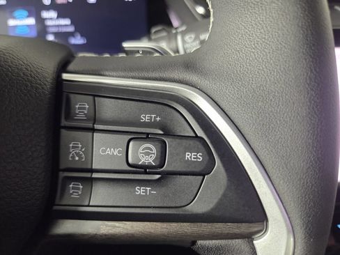 Used 2026 Jeep Grand Cherokee Altitude RWD image 17