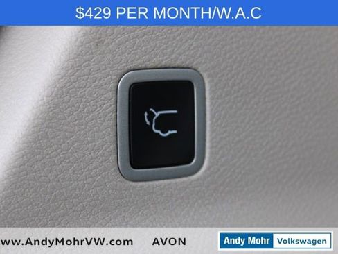 Used 2023 Chrysler Pacifica Touring-L image 10