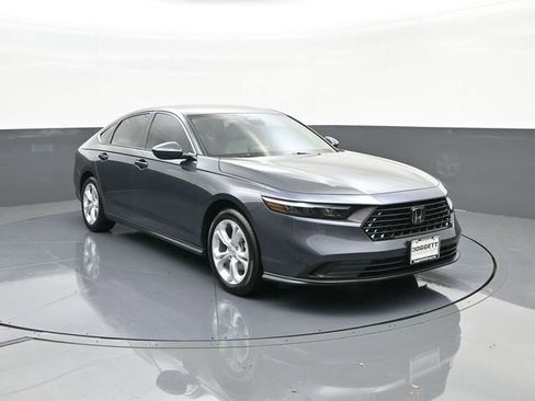 Certified 2025 Honda Accord LX image 22