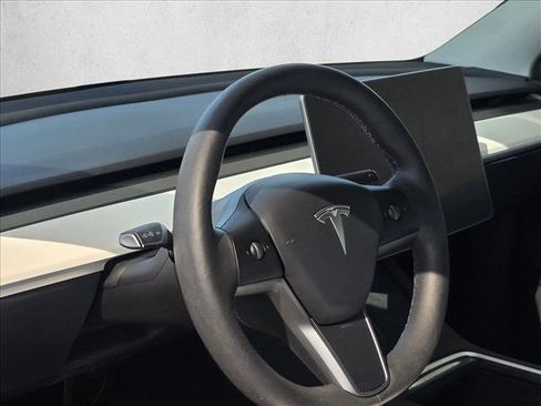 Used 2023 Tesla Model Y Performance image 10