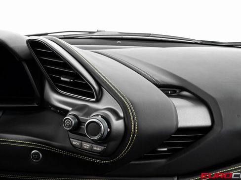 Used 2018 Ferrari 488 GTB image 31