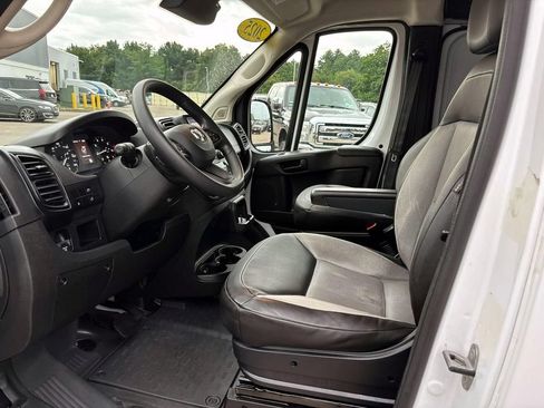 Used 2025 RAM ProMaster 2500 w/ Convenience Group FWD image 8