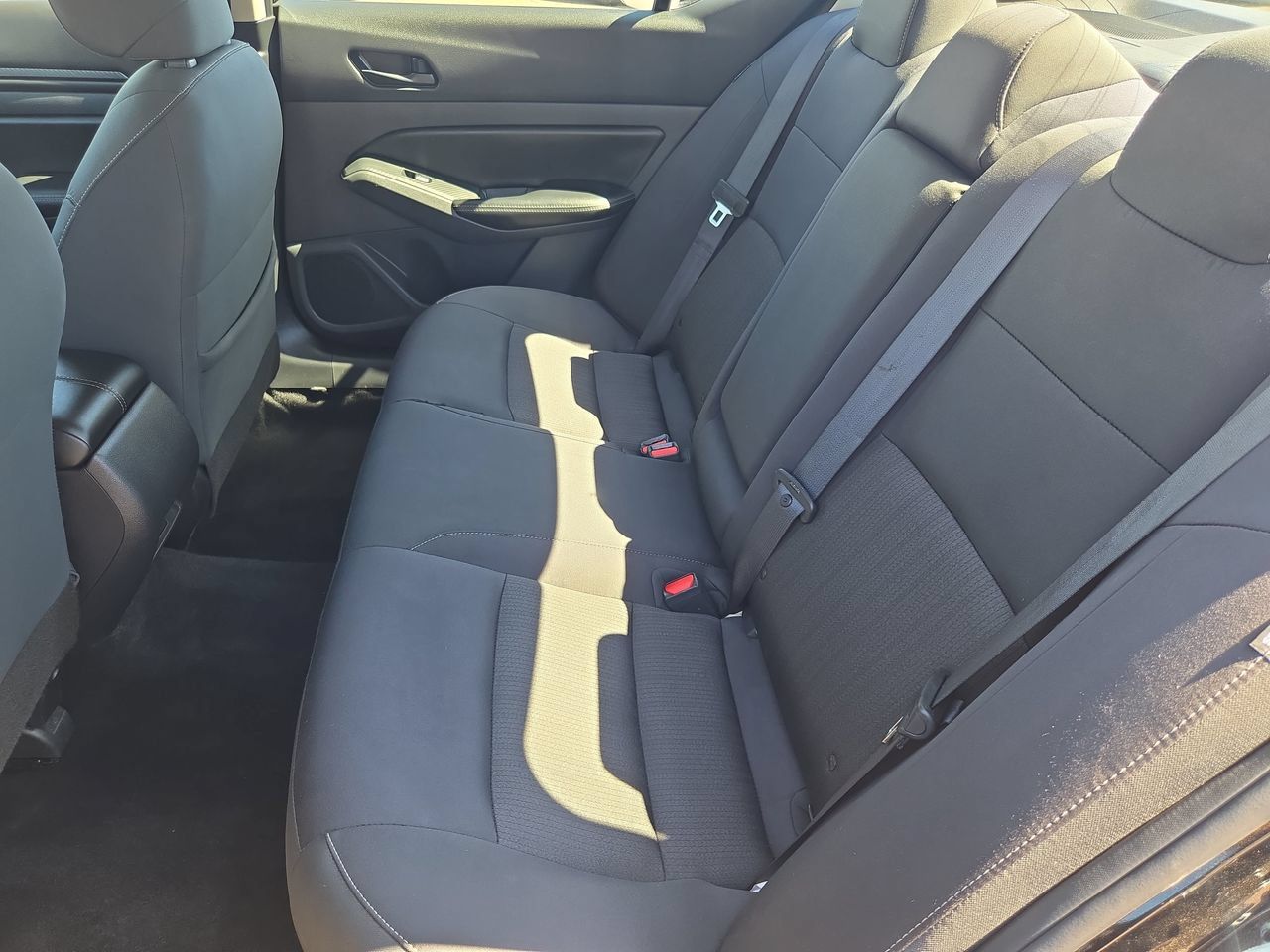 Used 2025 Nissan Altima 2.5 SV FWD image 13