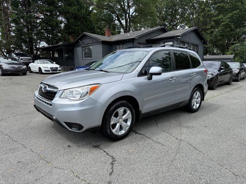 Used 2015 Subaru Forester 2.5i Premium AWD/4WD image 2