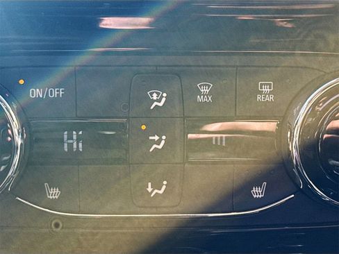 Used 2025 Chevrolet Trax LT w/ LT Convenience Package image 19