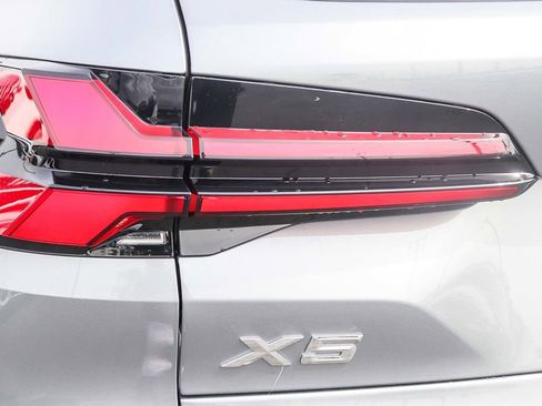 Used 2025 BMW X5 sDrive40i w/ Premium Package RWD image 9