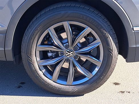 Certified 2023 Volkswagen Tiguan SE image 35