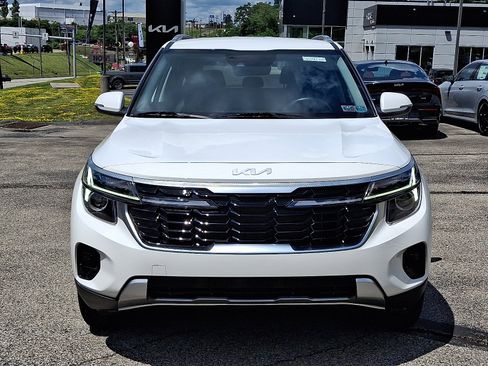 Used 2024 Kia Seltos S AWD/4WD image 2