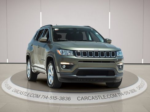 Used 2019 Jeep Compass Latitude AWD/4WD image 2