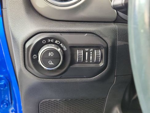Used 2021 Jeep Gladiator Overland w/ Safety Group AWD/4WD image 13