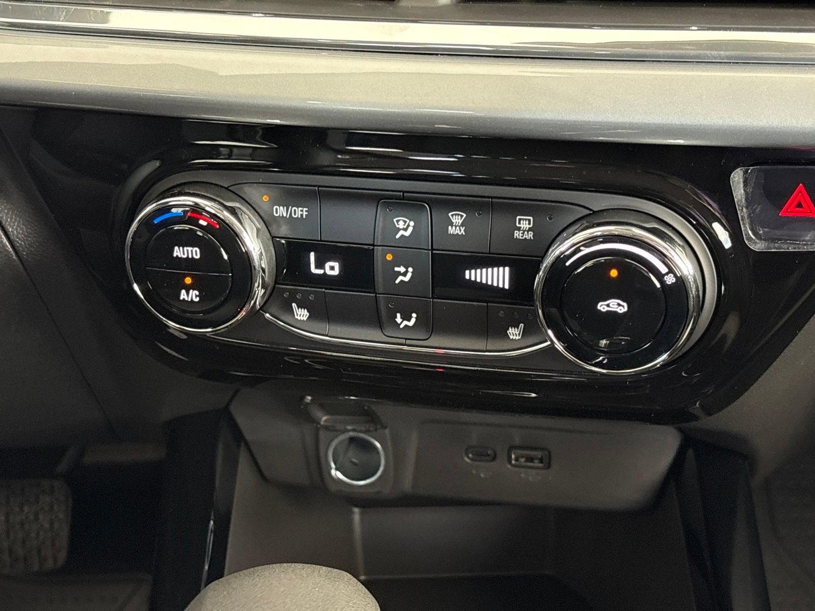 New 2026 Chevrolet Trax LT w/ LT Convenience Package FWD image 22