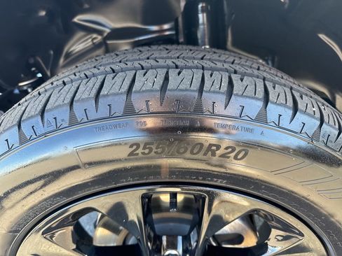 Used 2025 Jeep Wrangler Unlimited Sahara image 34