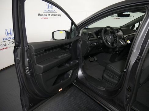 New 2026 Honda Odyssey Touring image 9