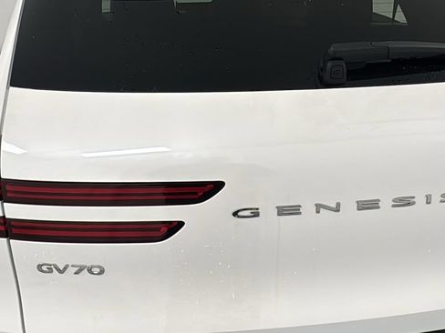 Used 2025 Genesis GV70 3.5T Sport image 41