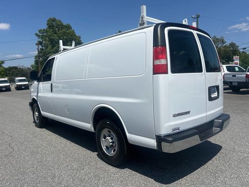 Used 2017 Chevrolet Express 2500 RWD image 9
