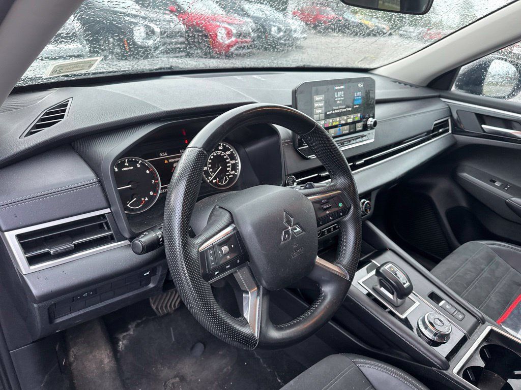 Used 2024 Mitsubishi Outlander SE AWD/4WD image 13