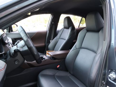 Used 2023 Toyota Venza XLE AWD/4WD image 34
