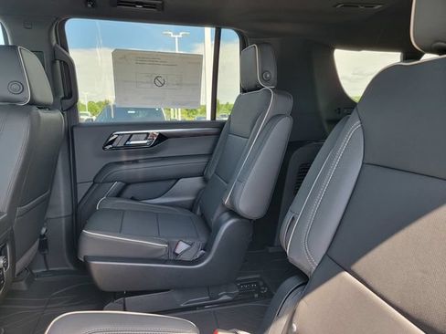 New 2026 Chevrolet Suburban Premier w/ Sun And Tow Package AWD/4WD image 13