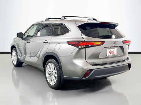 New 2026 Toyota Highlander Limited AWD/4WD image 6