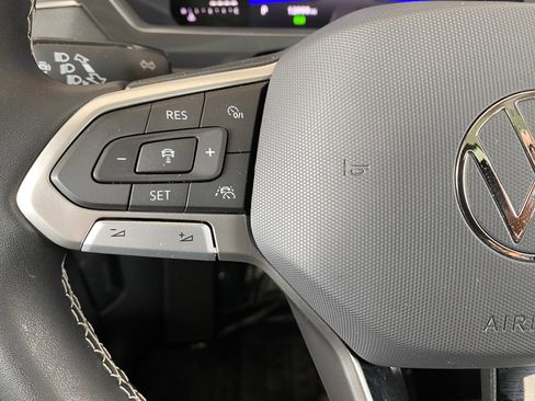 Certified 2023 Volkswagen Tiguan SE w/ Panoramic Sunroof Package FWD image 6