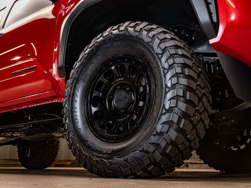 Used 2025 Toyota Tacoma TRD Off-Road image 16