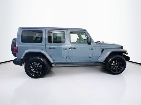 Used 2025 Jeep Wrangler Sahara image 10