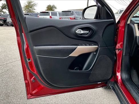 Used 2017 Jeep Cherokee Sport image 21