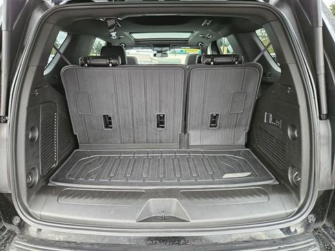 Used 2023 GMC Yukon SLT w/ SLT Premium Package image 10