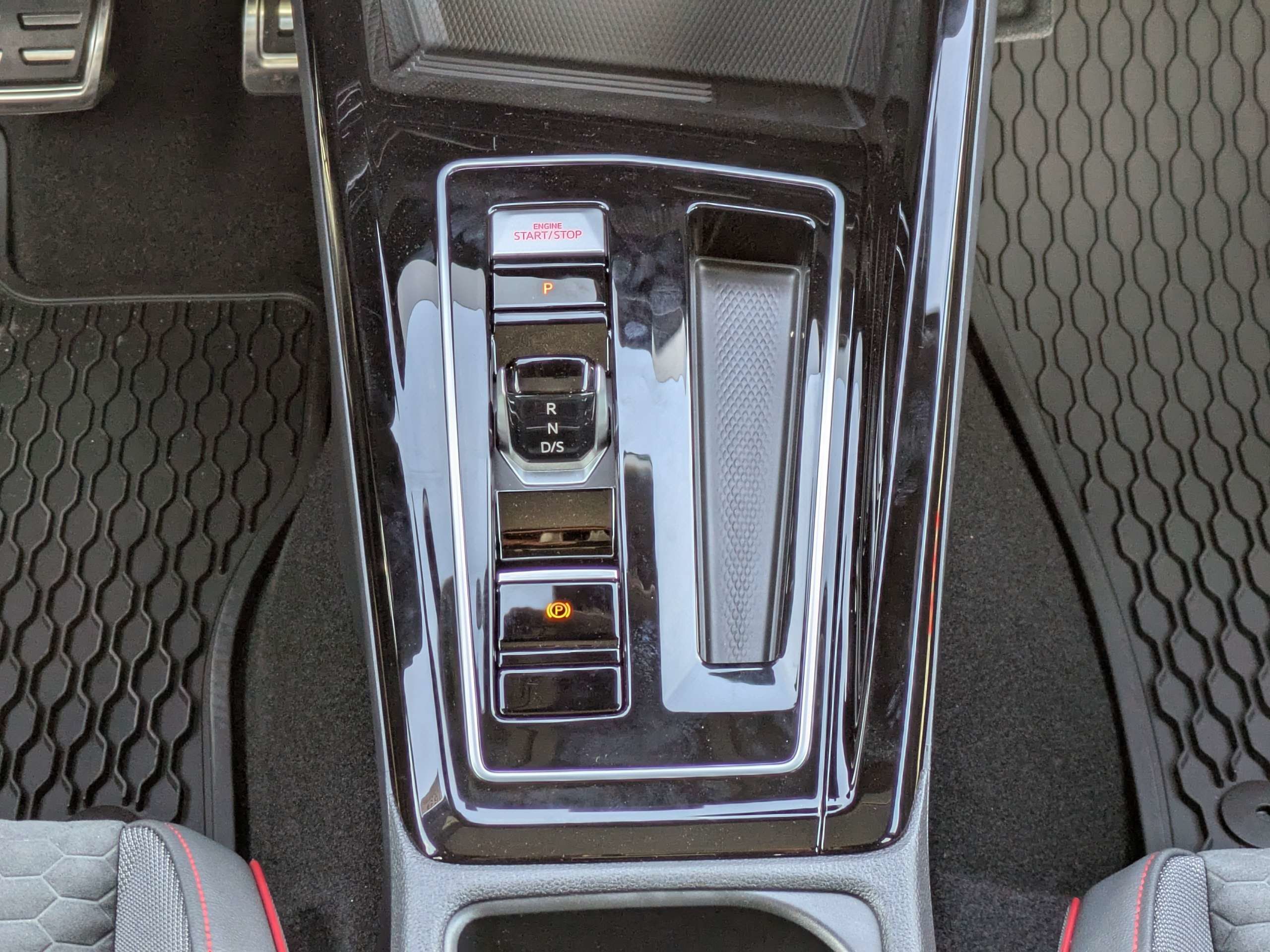 New 2026 Volkswagen GTI SE FWD image 19
